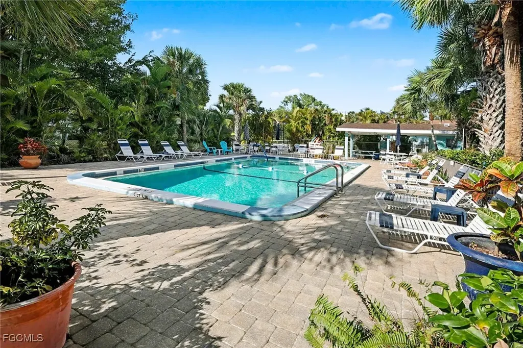 8127 Country Road Fort Myers FL 33919