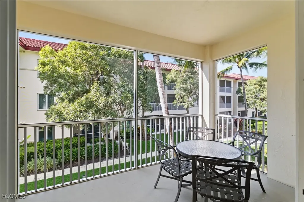 221 9th Street S Naples FL 34102