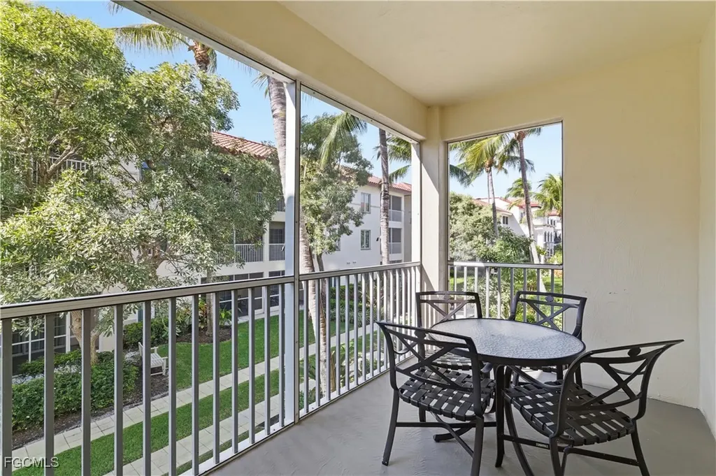 221 9th Street S Naples FL 34102