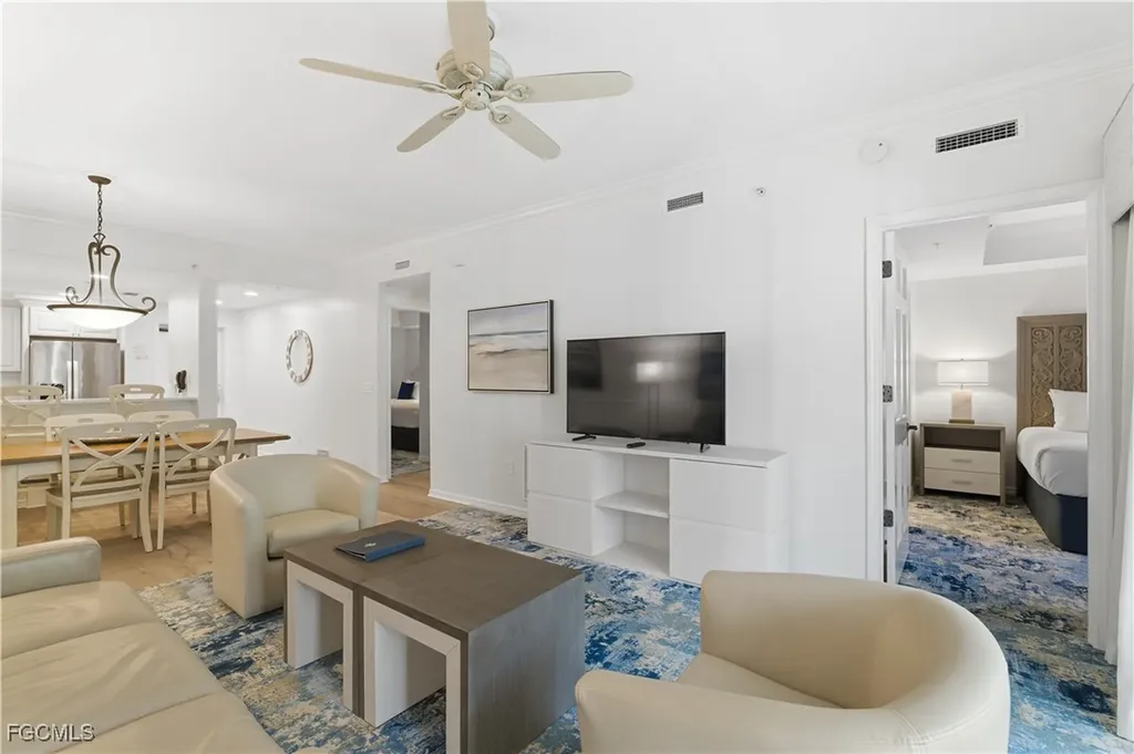 221 9th Street S Naples FL 34102