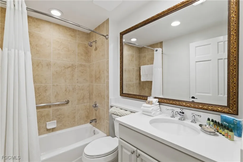 221 9th Street S Naples FL 34102