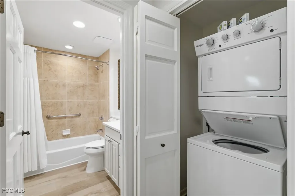 221 9th Street S Naples FL 34102