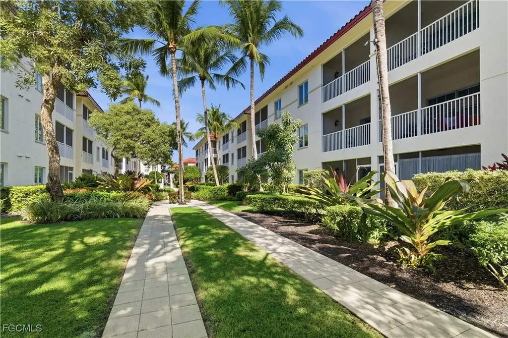 221 9th Street S Naples FL 34102