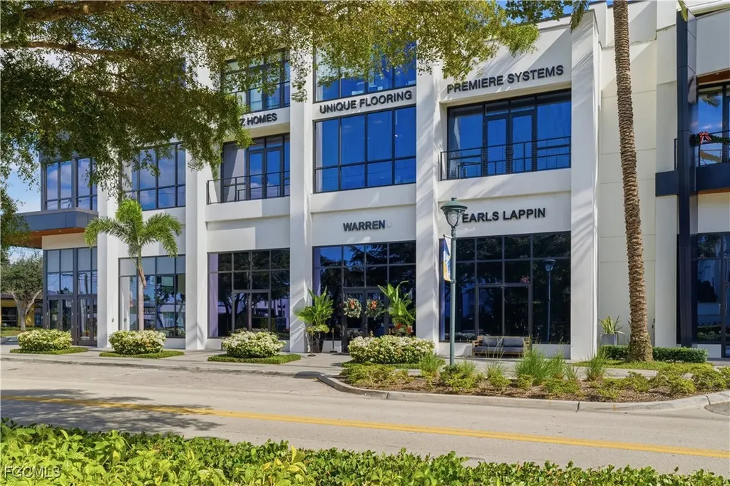 221 9th Street S Naples FL 34102