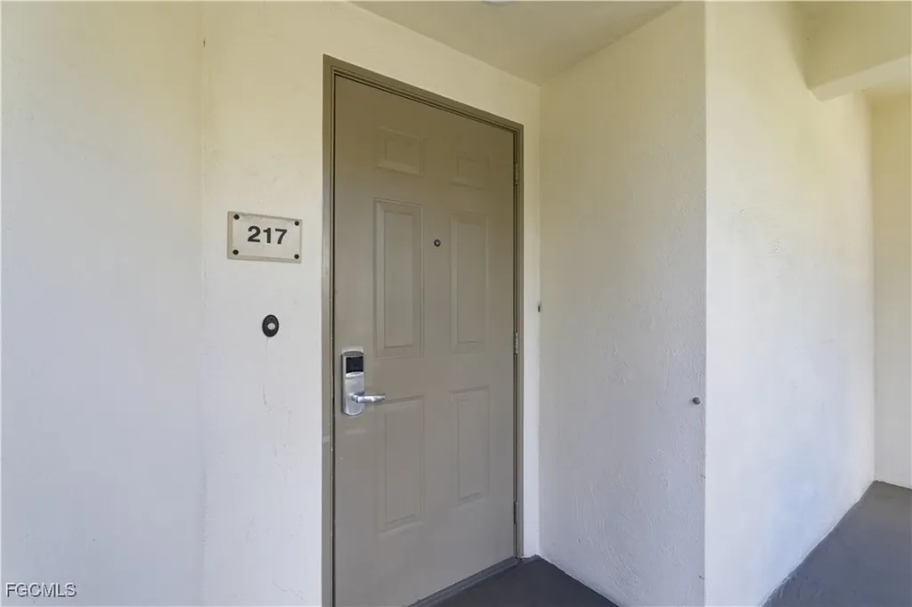 221 9th Street S Naples FL 34102