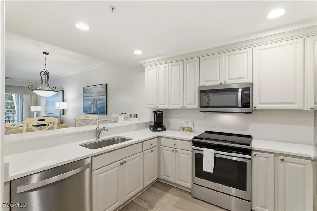 221 9th Street S Naples FL 34102