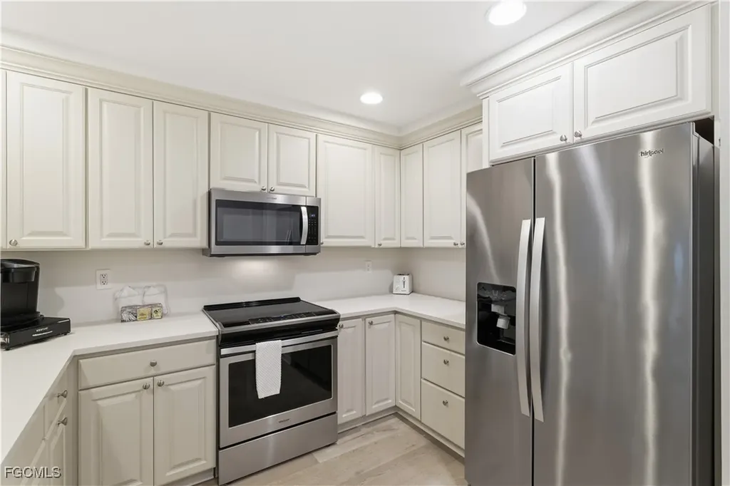 221 9th Street S Naples FL 34102