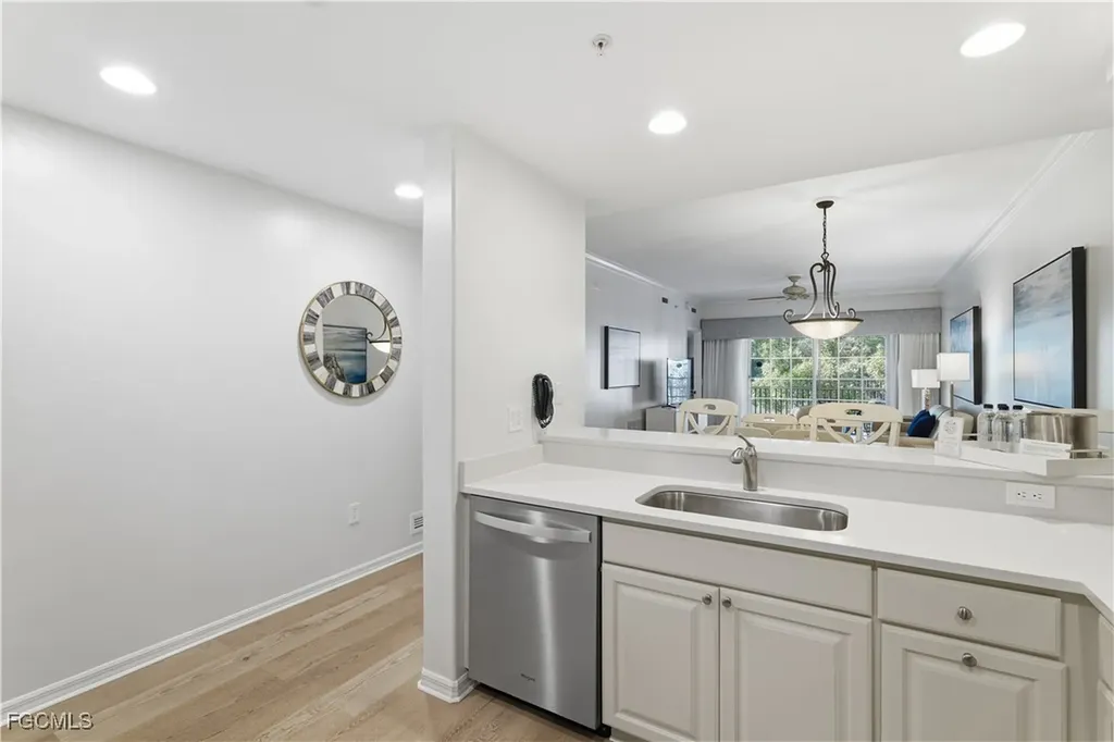 221 9th Street S Naples FL 34102