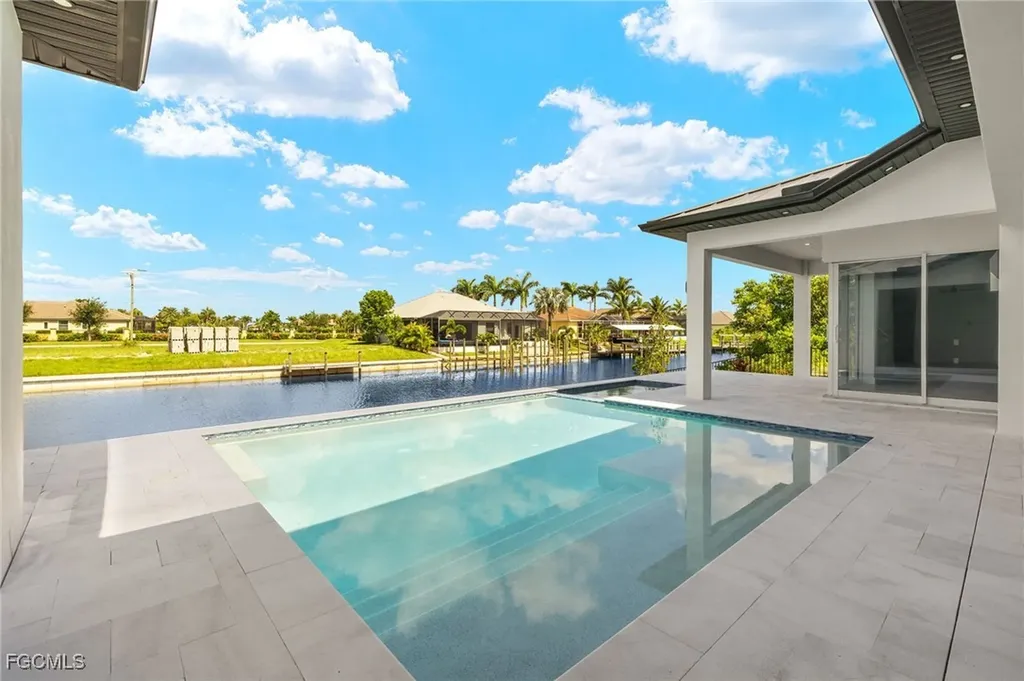 816 NW 39th Avenue Cape Coral FL 33993