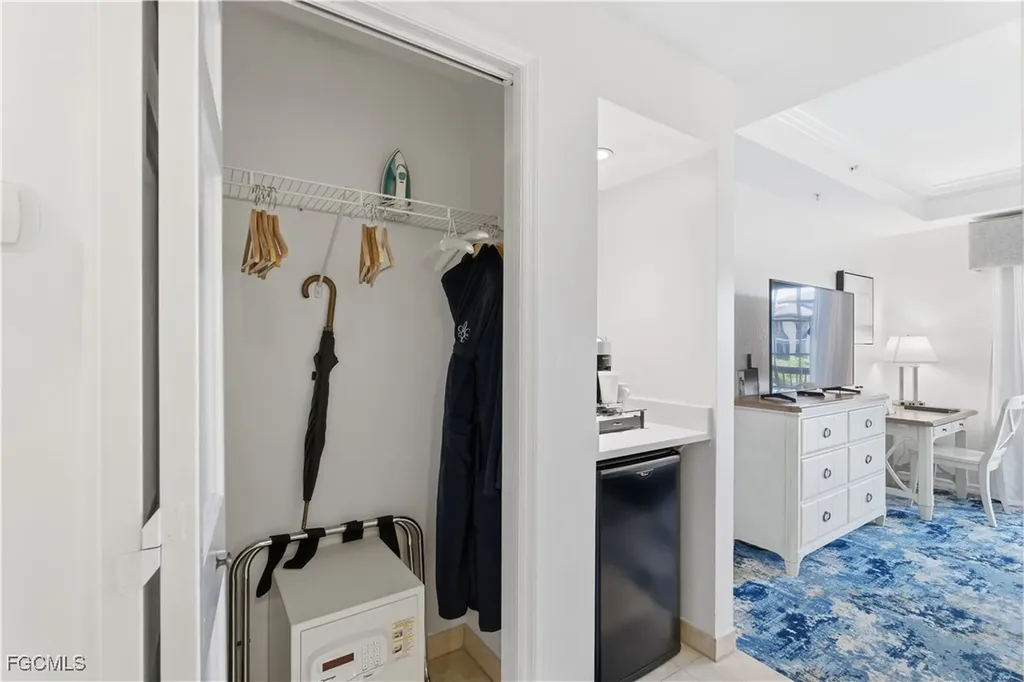 221 9th Street S Naples FL 34102