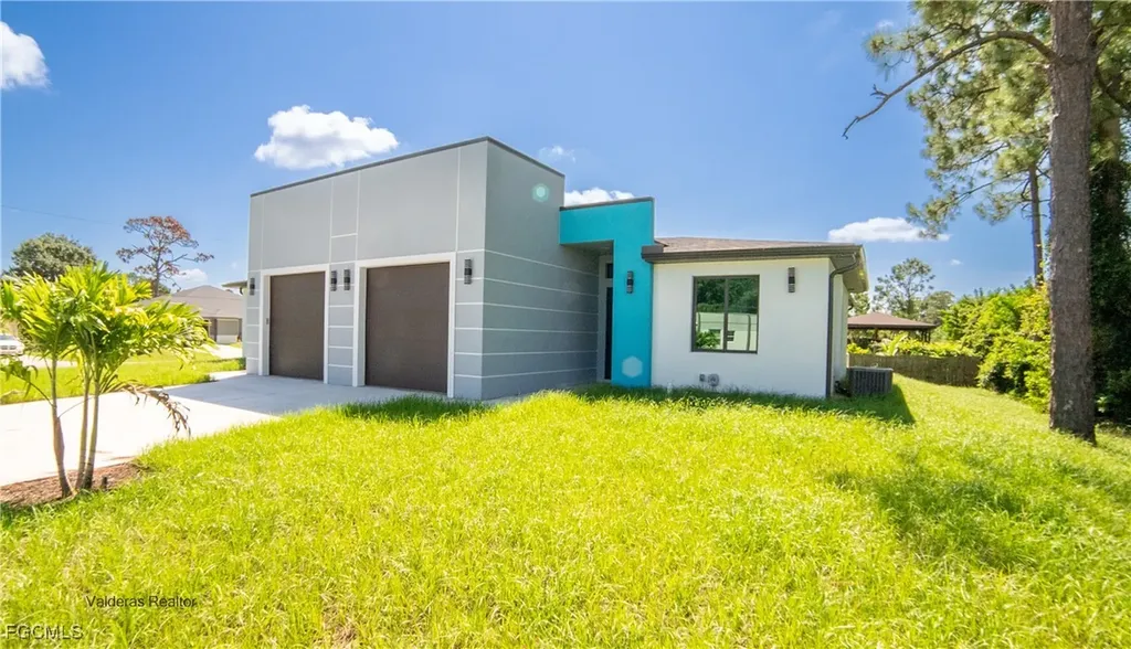 2401/2403 Matena Avenue S Lehigh Acres FL 33973
