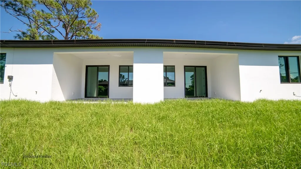 2401/2403 Matena Avenue S Lehigh Acres FL 33973