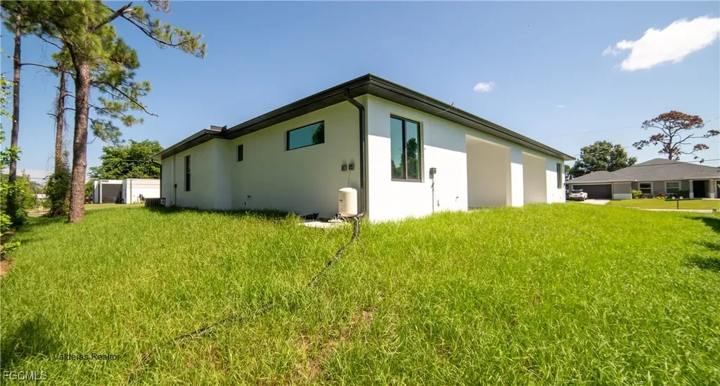 2401/2403 Matena Avenue S Lehigh Acres FL 33973