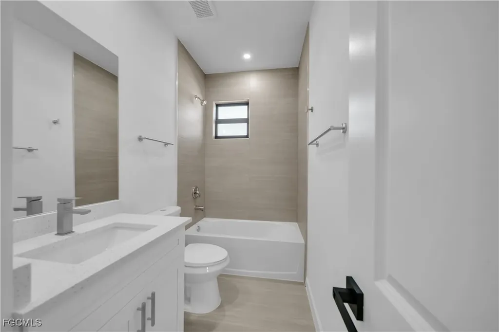 1924 NE 33rd Lane Cape Coral FL 33909