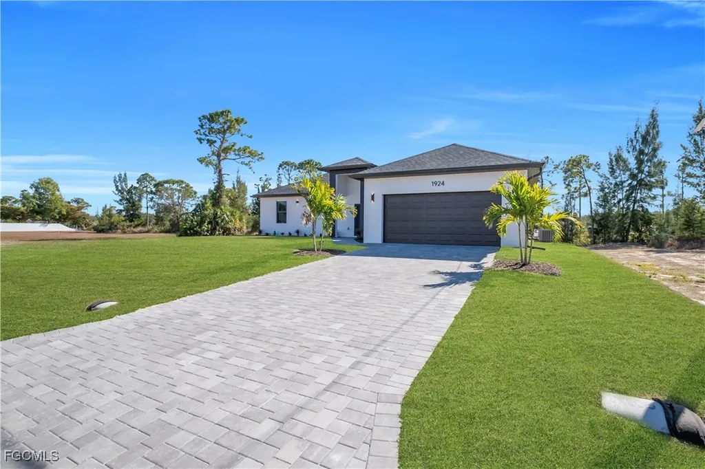 1924 NE 33rd Lane Cape Coral FL 33909