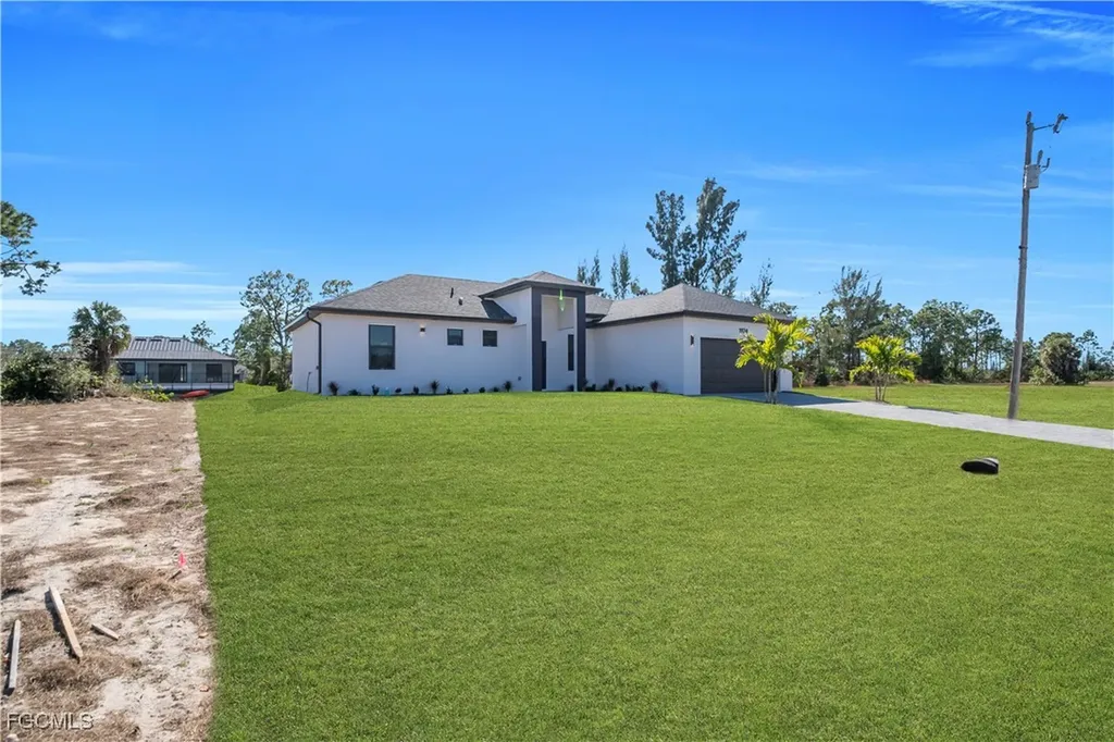 1924 NE 33rd Lane Cape Coral FL 33909