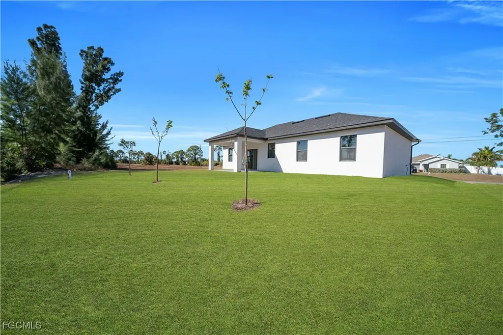 1924 NE 33rd Lane Cape Coral FL 33909