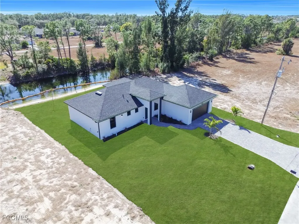 1924 NE 33rd Lane Cape Coral FL 33909