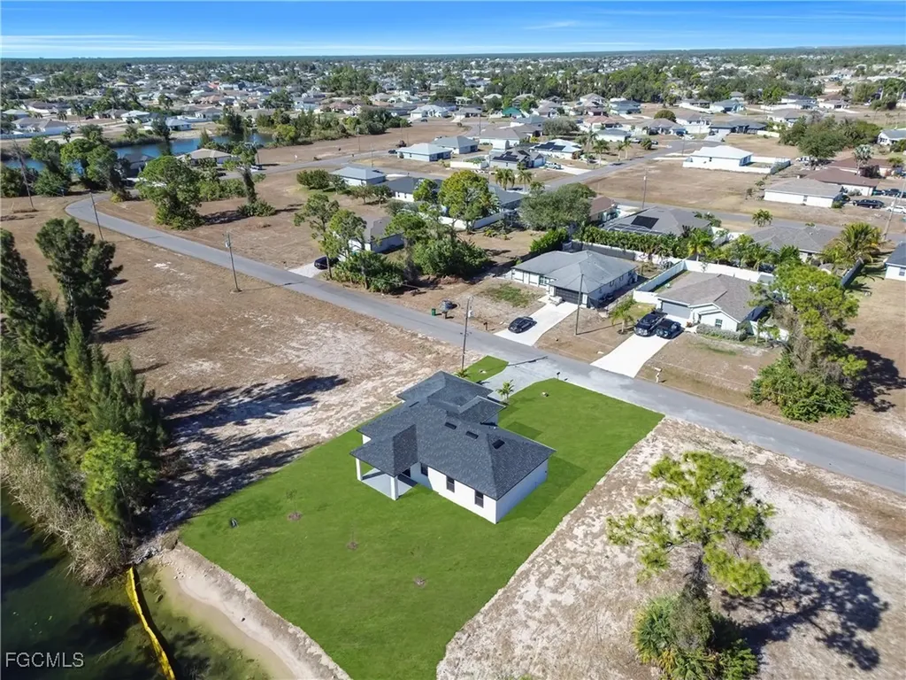 1924 NE 33rd Lane Cape Coral FL 33909