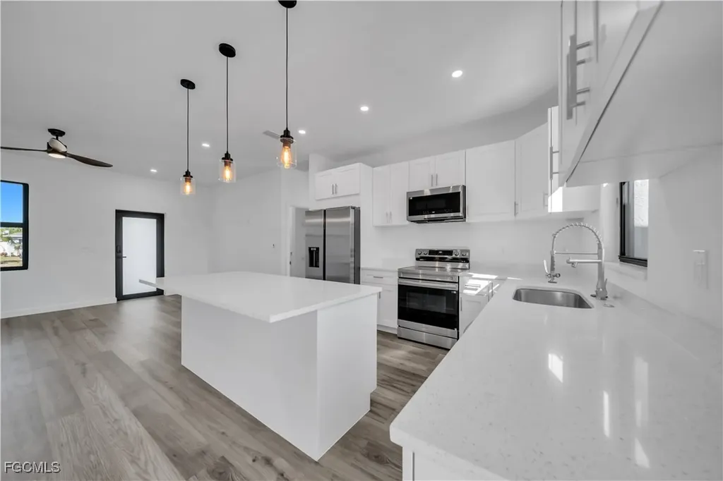 1924 NE 33rd Lane Cape Coral FL 33909