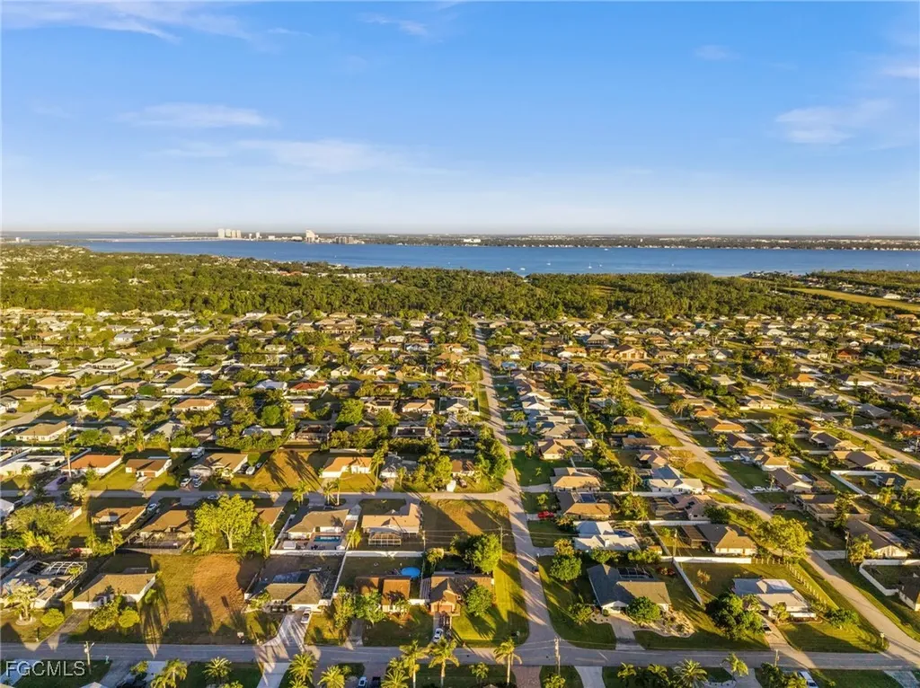 1236 SE 21st Place Cape Coral FL 33990