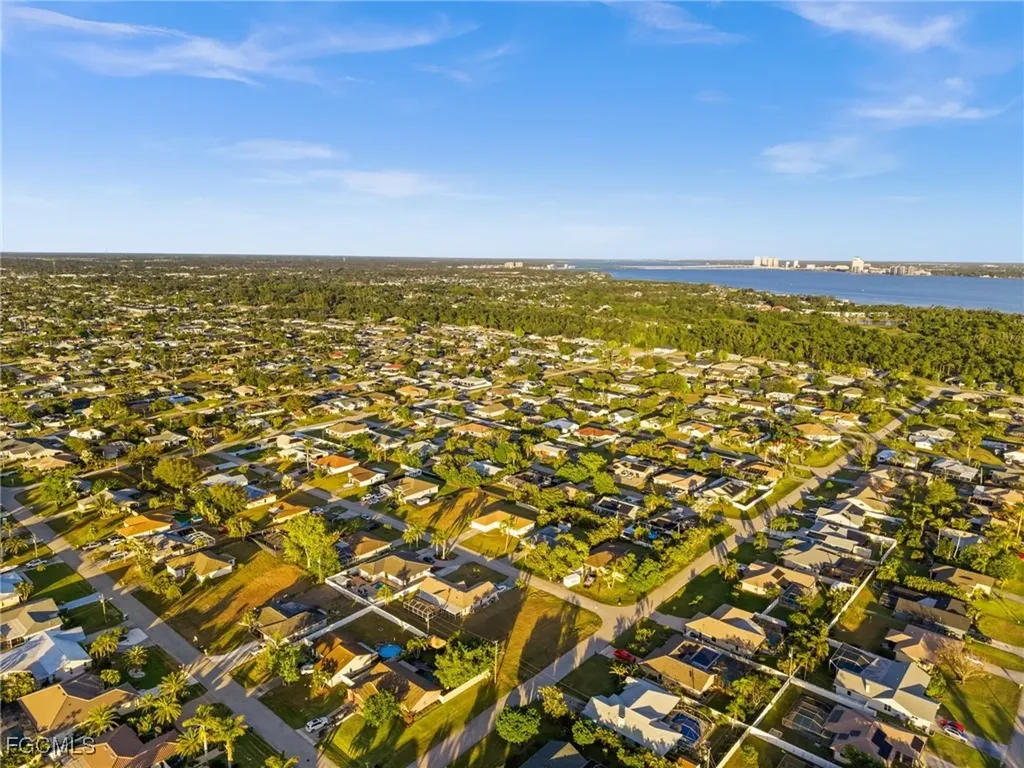 1236 SE 21st Place Cape Coral FL 33990