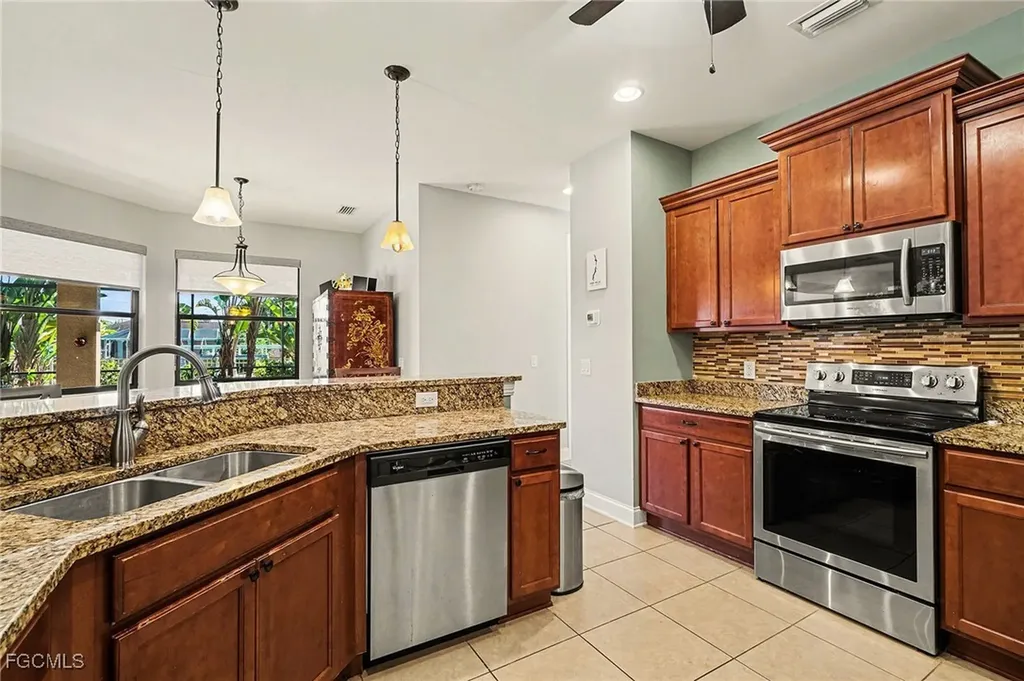 2127 SE 17th Place Cape Coral FL 33990