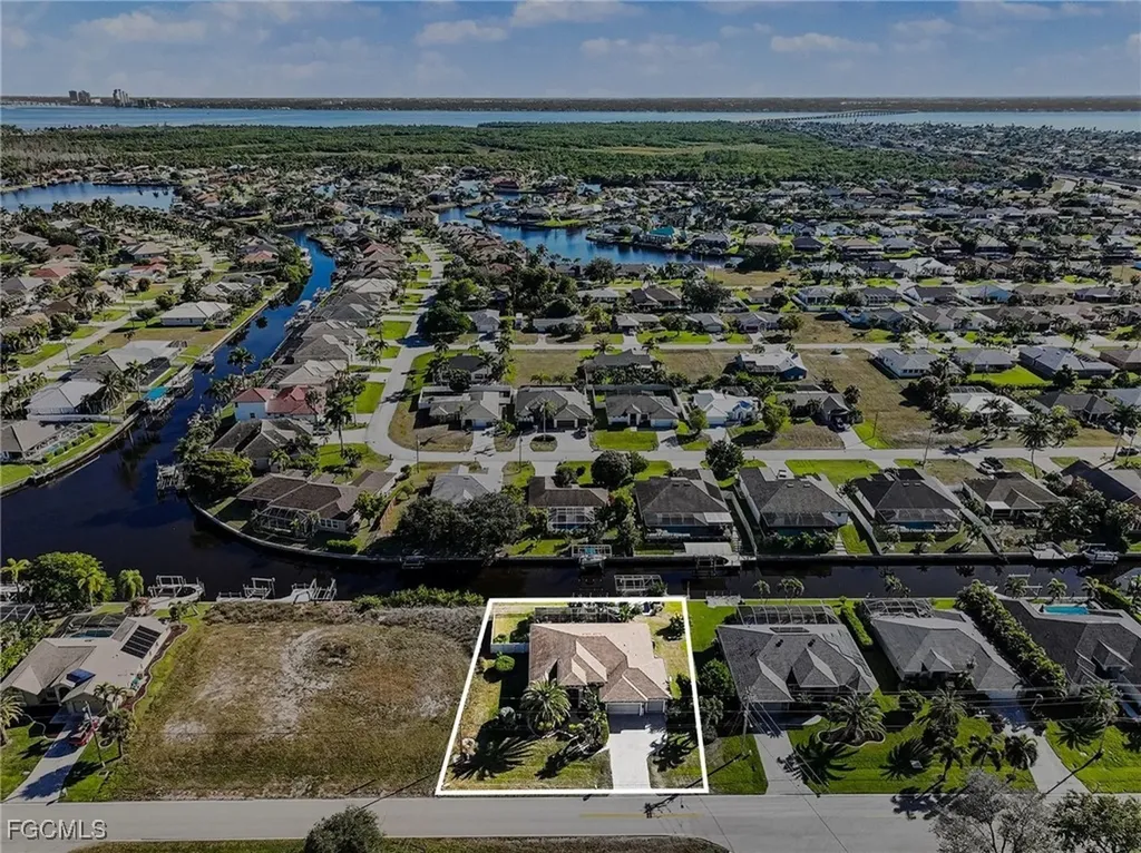 2127 SE 17th Place Cape Coral FL 33990