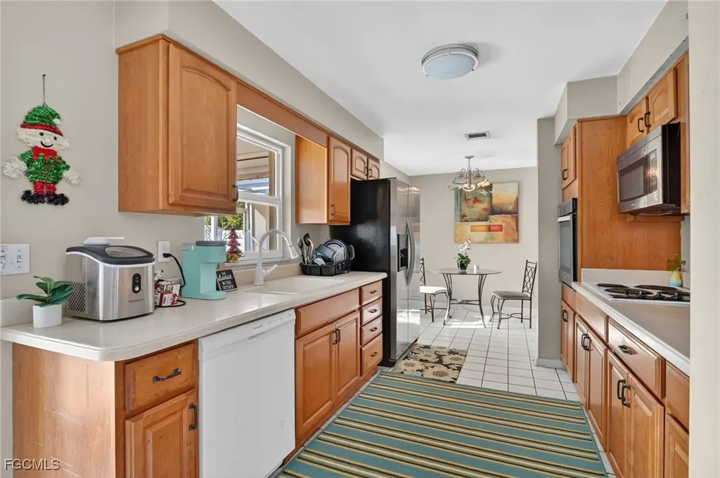 1718 SE 29th Lane Cape Coral FL 33904