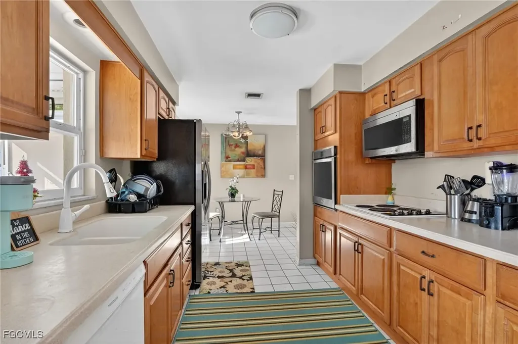 1718 SE 29th Lane Cape Coral FL 33904