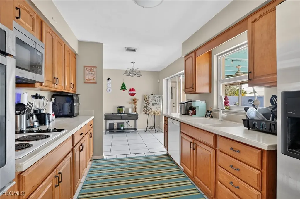 1718 SE 29th Lane Cape Coral FL 33904