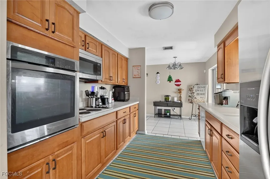 1718 SE 29th Lane Cape Coral FL 33904