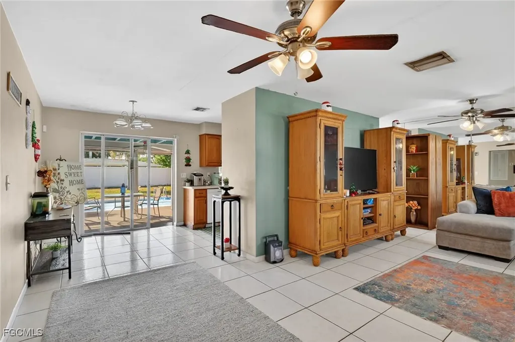 1718 SE 29th Lane Cape Coral FL 33904