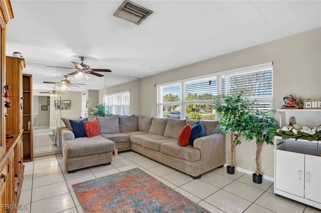 1718 SE 29th Lane Cape Coral FL 33904