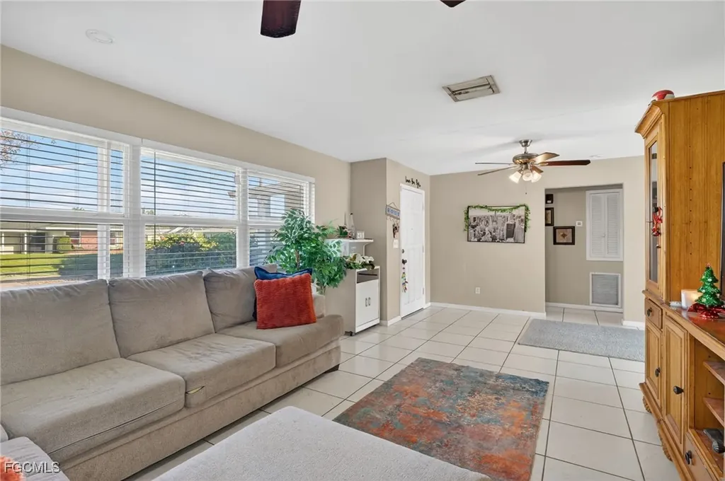 1718 SE 29th Lane Cape Coral FL 33904