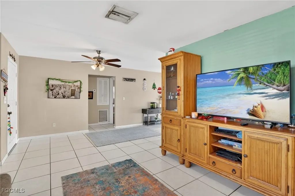 1718 SE 29th Lane Cape Coral FL 33904