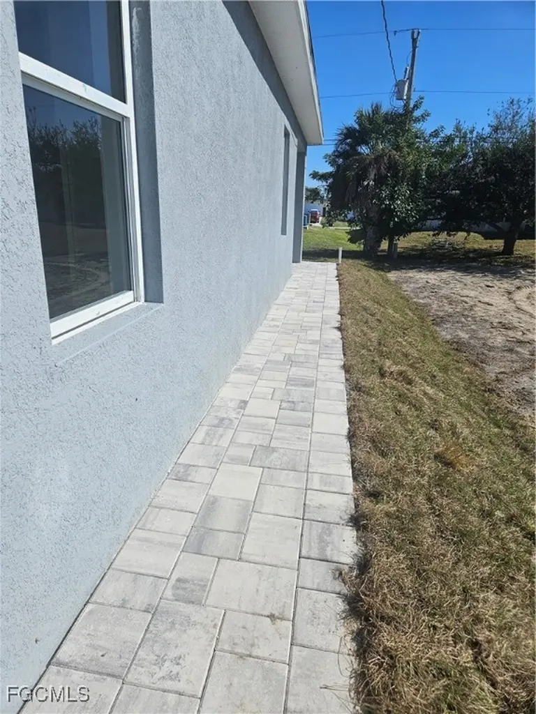 2813 NE 6th Avenue Cape Coral FL 33909