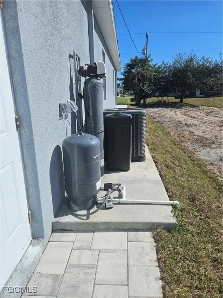 2813 NE 6th Avenue Cape Coral FL 33909