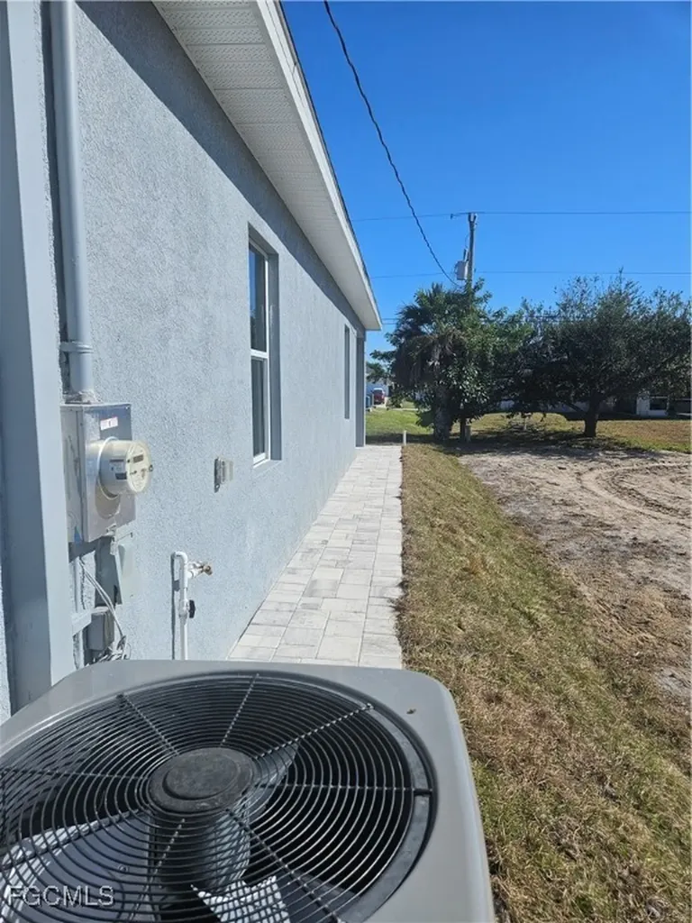 2813 NE 6th Avenue Cape Coral FL 33909