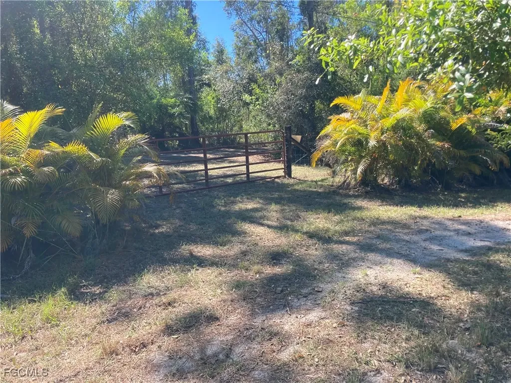 Xxx Honeybee Drive Naples FL 34120