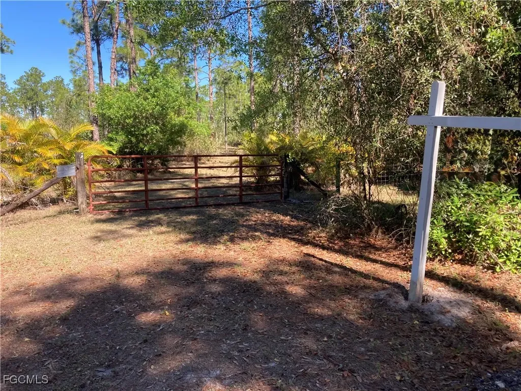 Xxx Honeybee Drive Naples FL 34120
