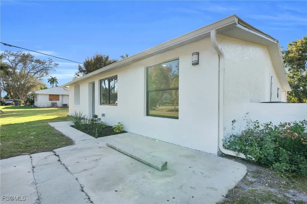 356 New York Drive Fort Myers FL 33905
