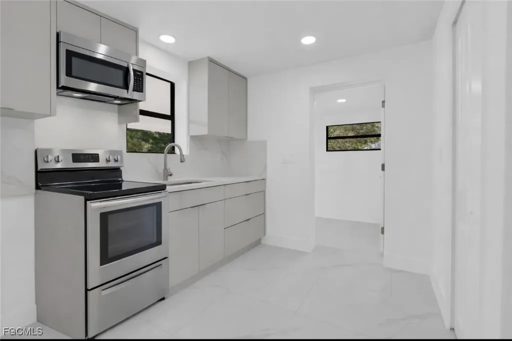 356 New York Drive Fort Myers FL 33905