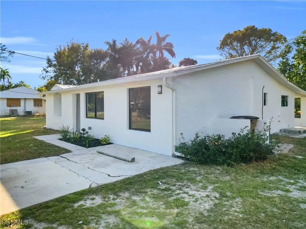 356 New York Drive Fort Myers FL 33905