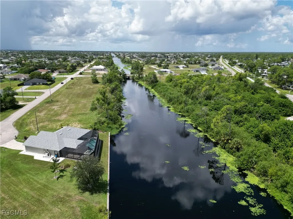2355 NE 43rd Lane Cape Coral FL 33909
