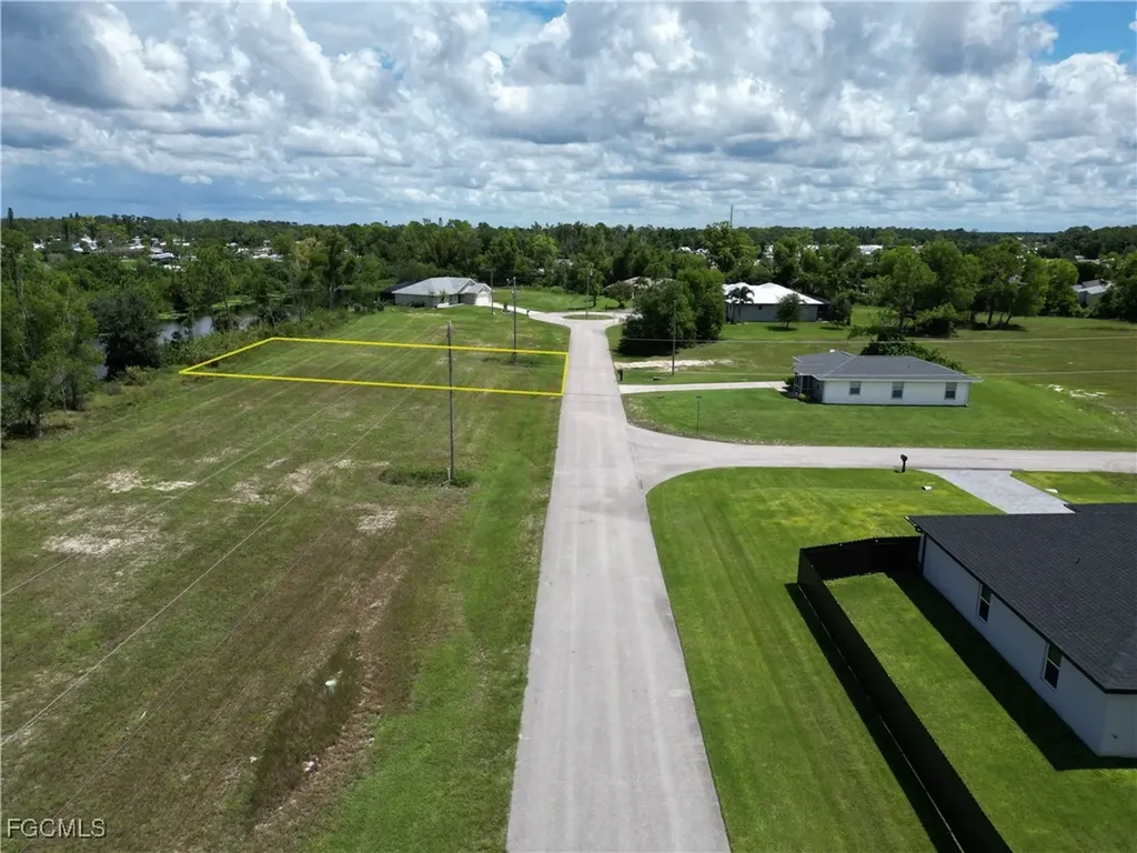 2355 NE 43rd Lane Cape Coral FL 33909