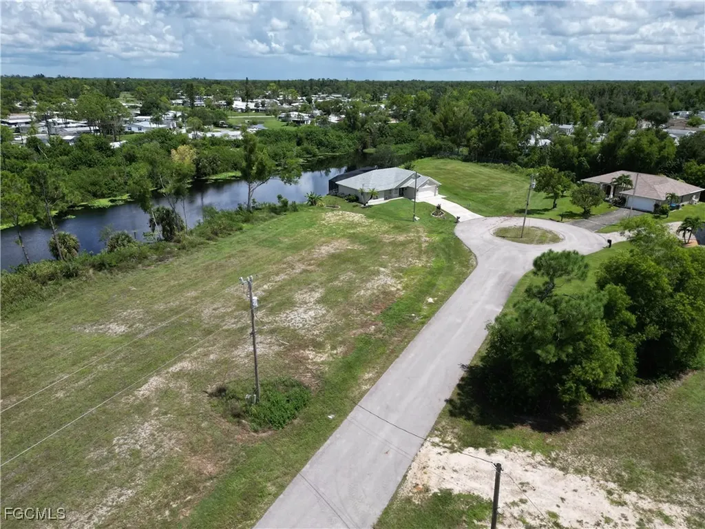 2355 NE 43rd Lane Cape Coral FL 33909