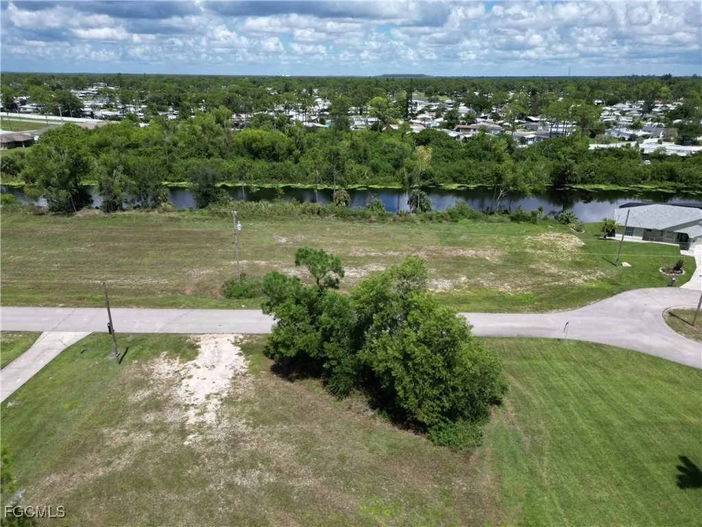 2355 NE 43rd Lane Cape Coral FL 33909