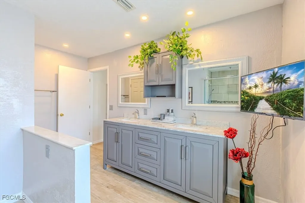 1432 SE 3rd Street Cape Coral FL 33990