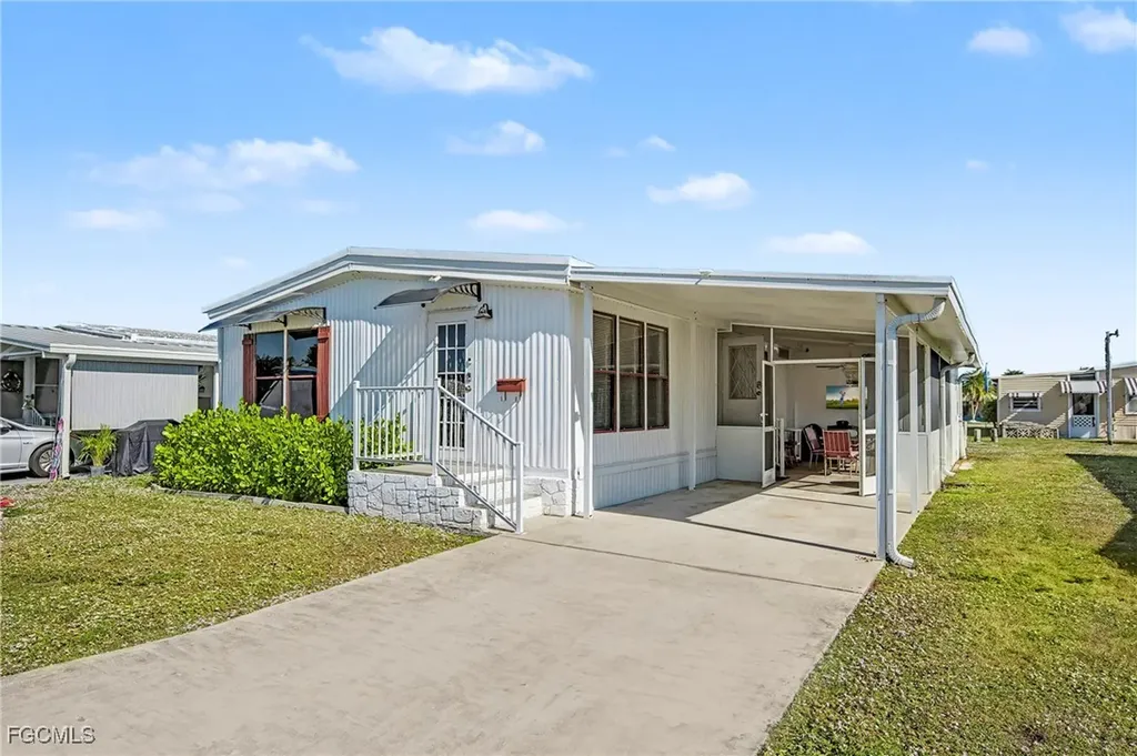 154 Siesta Lane Fort Myers FL 33905